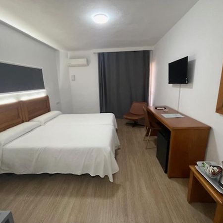 מלייה Hotel Anfora מראה חיצוני תמונה