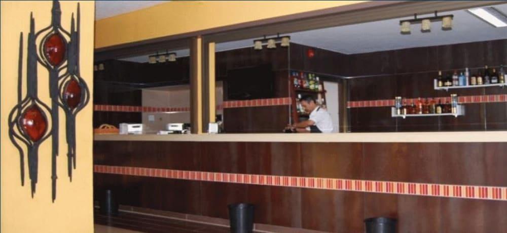 מלייה Hotel Anfora מראה חיצוני תמונה