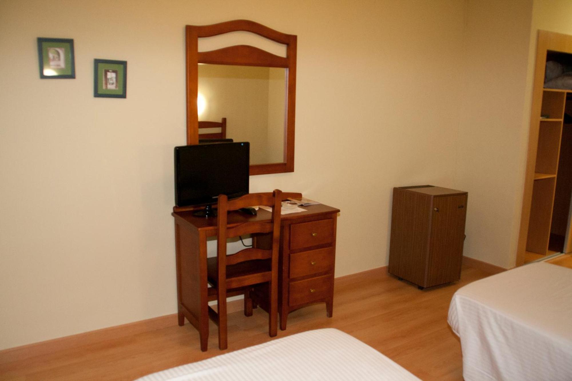 מלייה Hotel Anfora מראה חיצוני תמונה