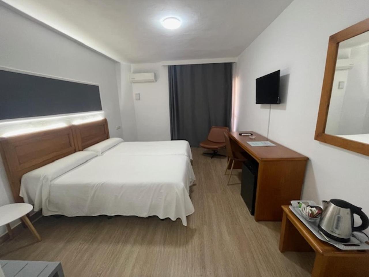 מלייה Hotel Anfora מראה חיצוני תמונה